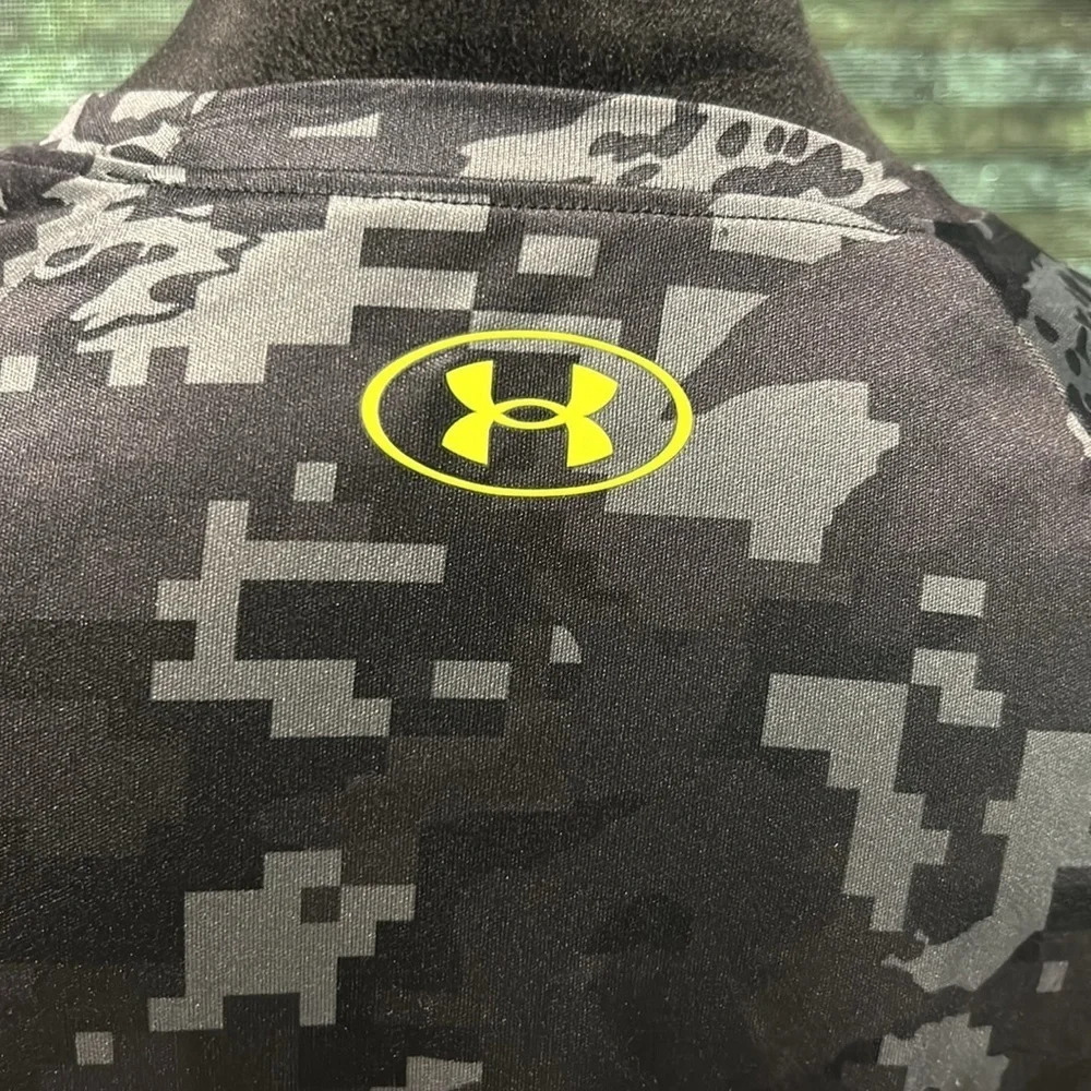 Under Armour Boys SS Black & Grey Camo Print Quick Dry Athletic T-Shirt YouthXL - Picture 5 of 8
